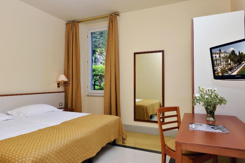 Hotel Monte Baldo E Villa Acquarone Gardone Riviera Exterior photo
