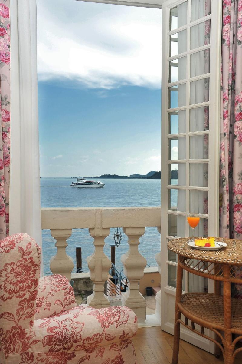Hotel Monte Baldo E Villa Acquarone Gardone Riviera Exterior photo