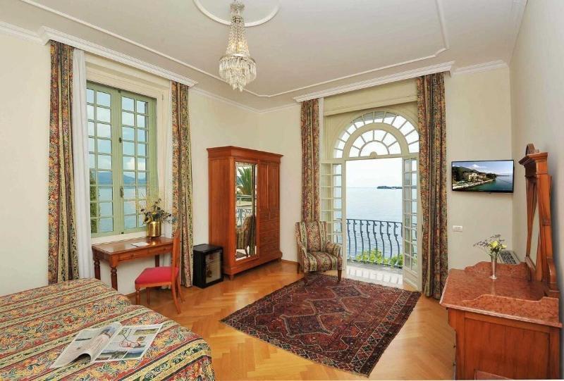 Hotel Monte Baldo E Villa Acquarone Gardone Riviera Exterior photo
