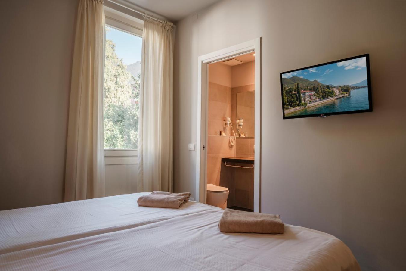 Hotel Monte Baldo E Villa Acquarone Gardone Riviera Exterior photo
