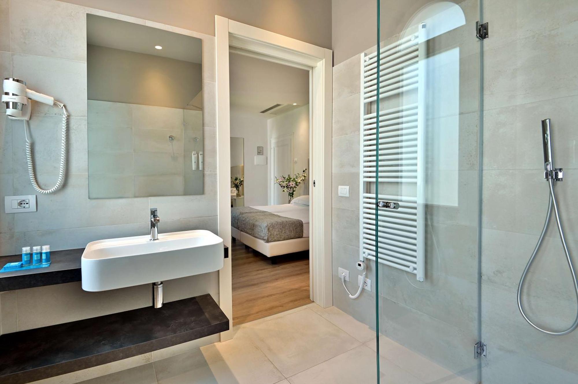Hotel Monte Baldo E Villa Acquarone Gardone Riviera Room photo