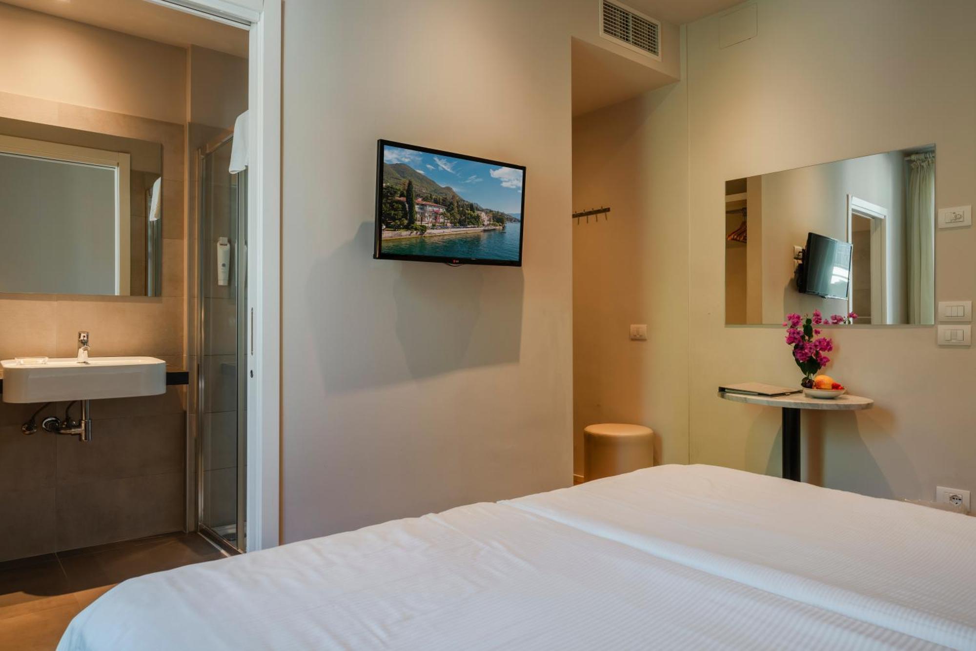 Hotel Monte Baldo E Villa Acquarone Gardone Riviera Room photo