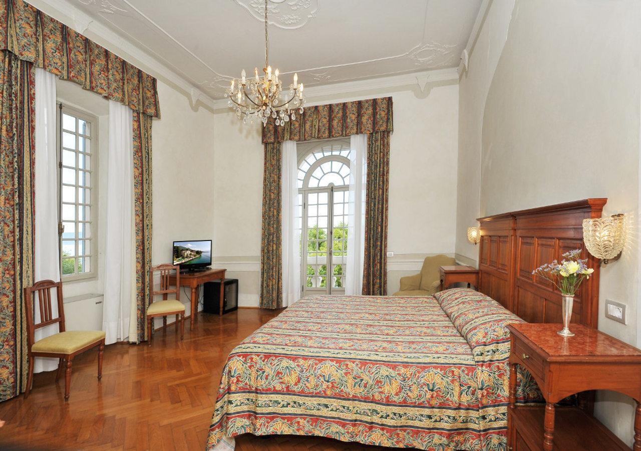Hotel Monte Baldo E Villa Acquarone Gardone Riviera Exterior photo